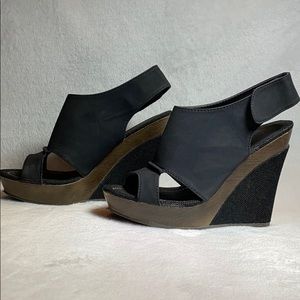 BUCCO Black and Brown Matte Wedges